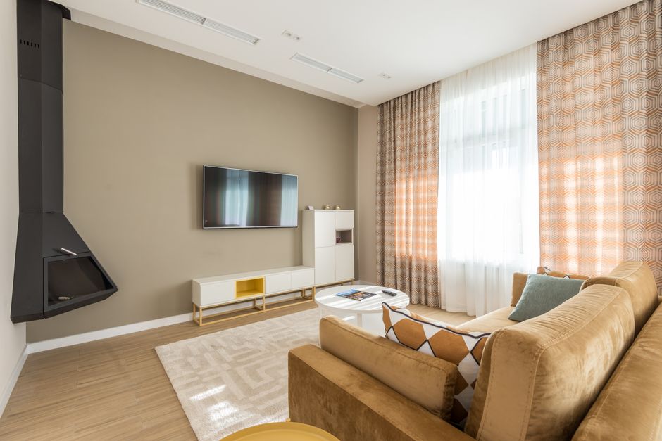 Living Room Layout For Better Airflow: Living Room Layout Tweaks That Improve Airflow in Heat